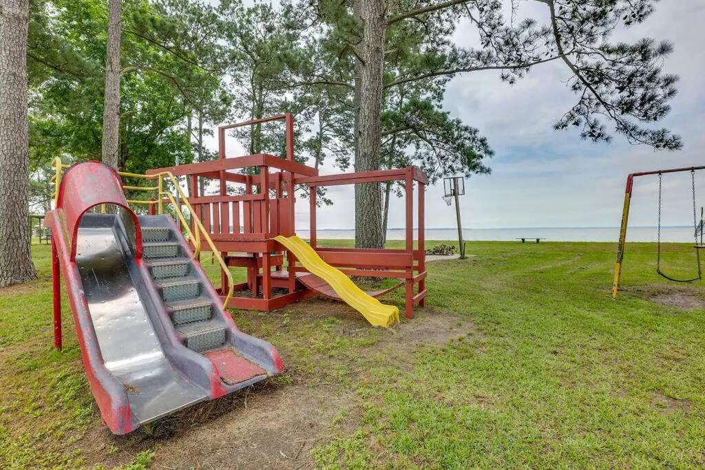 Vacation Home Lake Livingston! Onalaska Exterior photo
