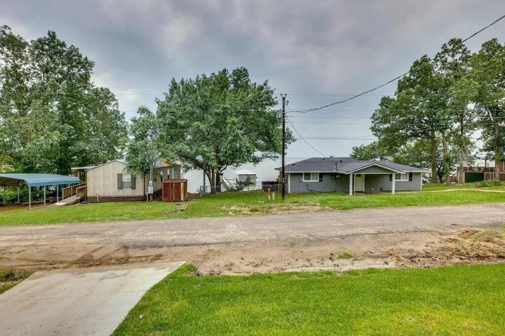 Vacation Home Lake Livingston! Onalaska Exterior photo