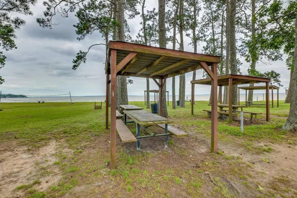 Vacation Home Lake Livingston! Onalaska Exterior photo